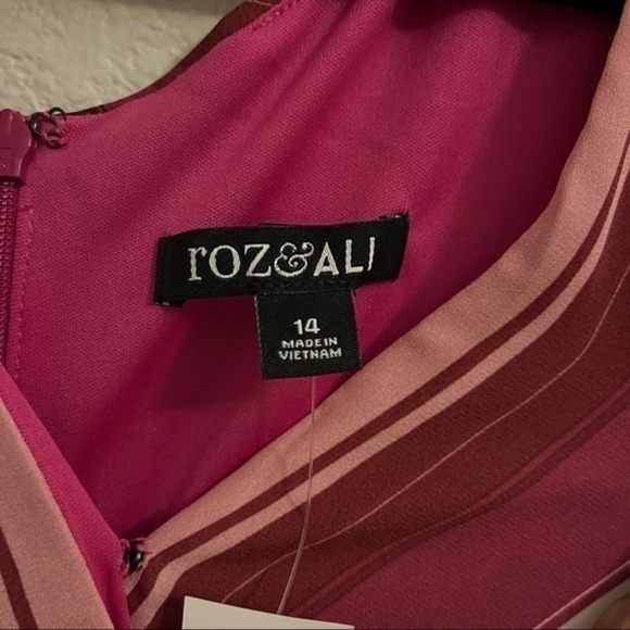 COPY - NWT Roz & Ali Dressbarn sleeveless v-neck surplice wrap dress - Picture 5 of 11